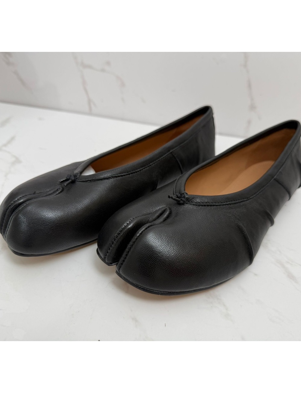 Black Tabi Split-Toe Ballet Flats - Picture 2 of 12